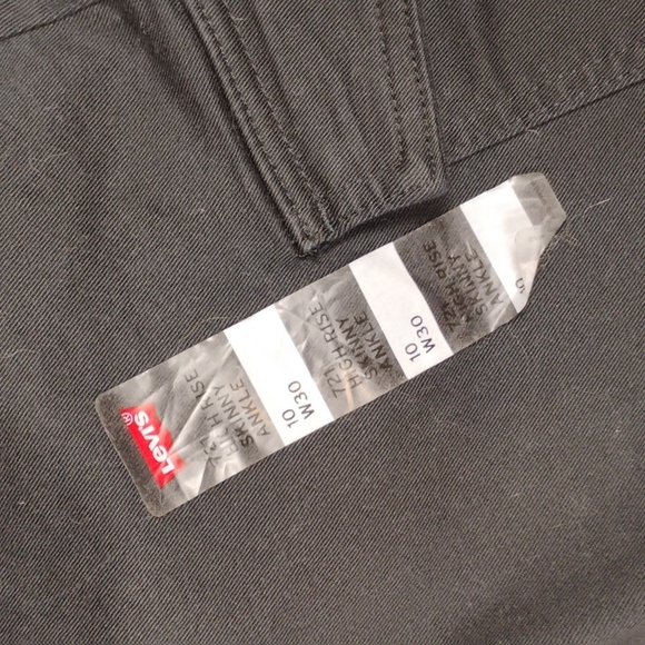 Levi's Women's High Rise Cargo Jeans - Black - Picture 2 of 4